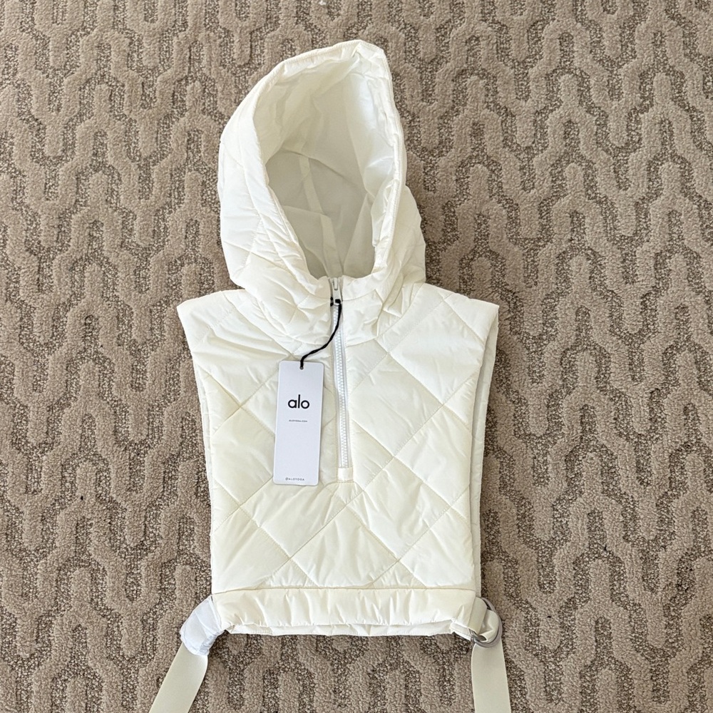 NWT ALO Yoga Size S Off-White Quilted Hooded Vest